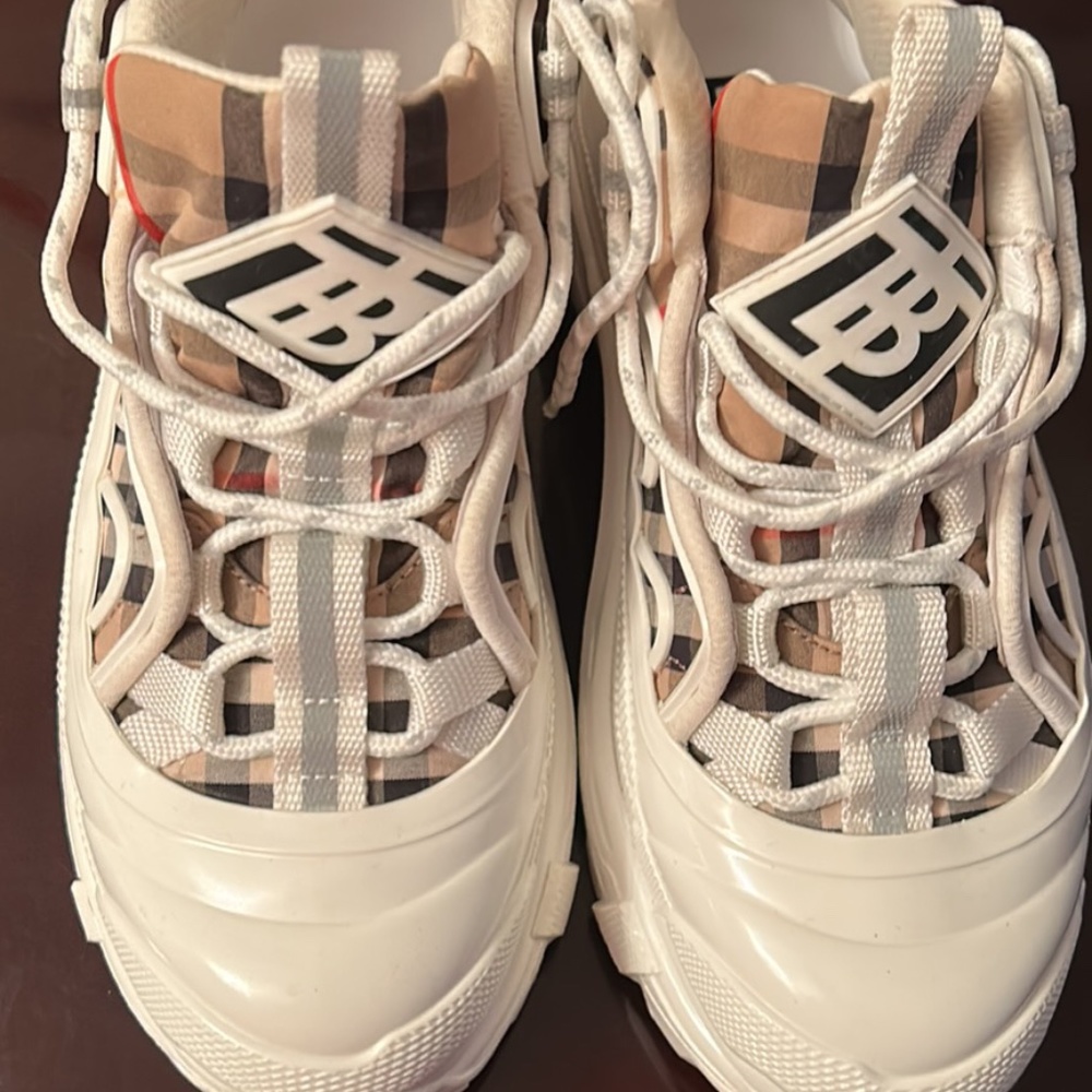 White Burberry women sneakers - Picture 3 of 3